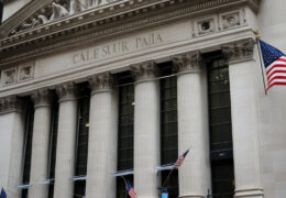 Wall Street cale sur ses sommets, le rally sur l’IA est en pause, Paris toujours sur la réserve