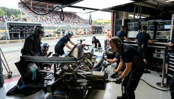 Sport automobile : le grand virage technologique et financier